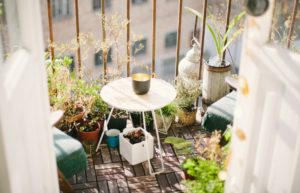 Lire la suite à propos de l’article Aménager un espace détente sur votre balcon